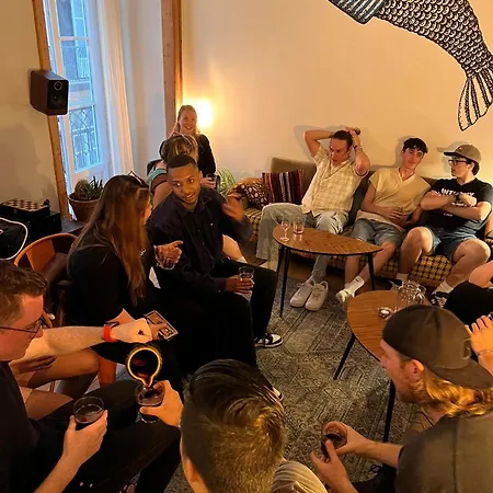 بيت شباب Goodnight *