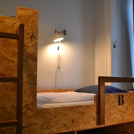 بيت شباب Goodnight Lisboa